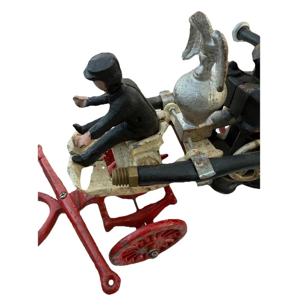 Cast Iron Three-Horse Fire Pumper   2 Fire Fighters With Hose Toy